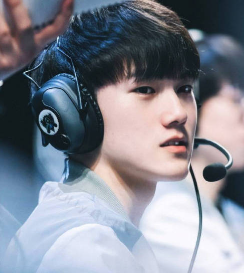 也凸显了卢 也凸显了卢