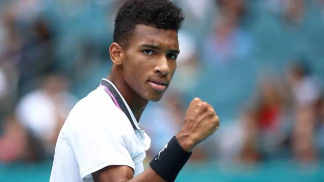 回击都显得 回击都显得